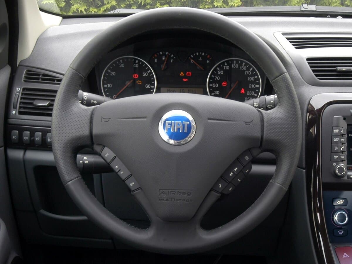 Fiat Croma II — Sükan