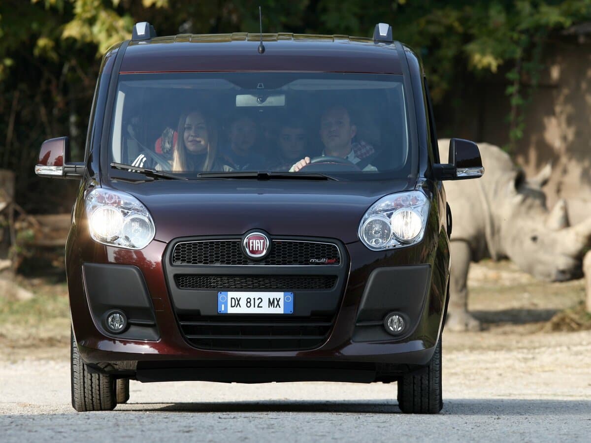 Fiat Doblo II — Öndən