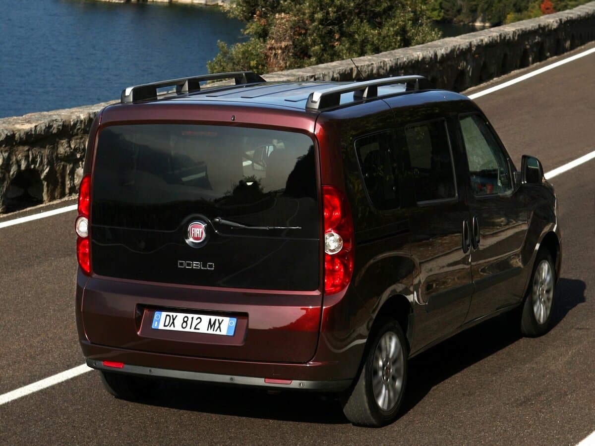 Fiat Doblo II — 3/4 arxadan