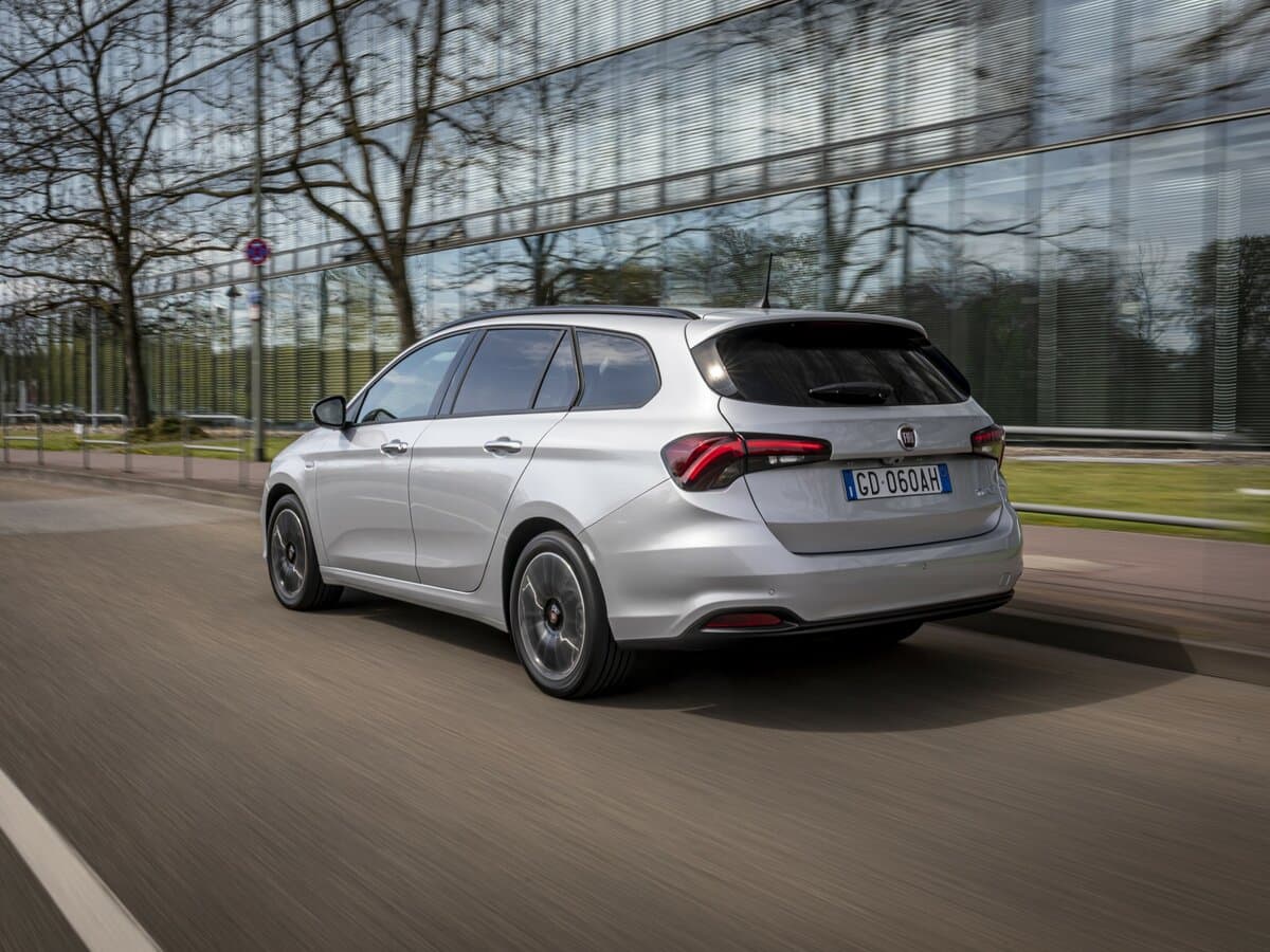 Fiat Egea I Restayling — 3/4 arxadan