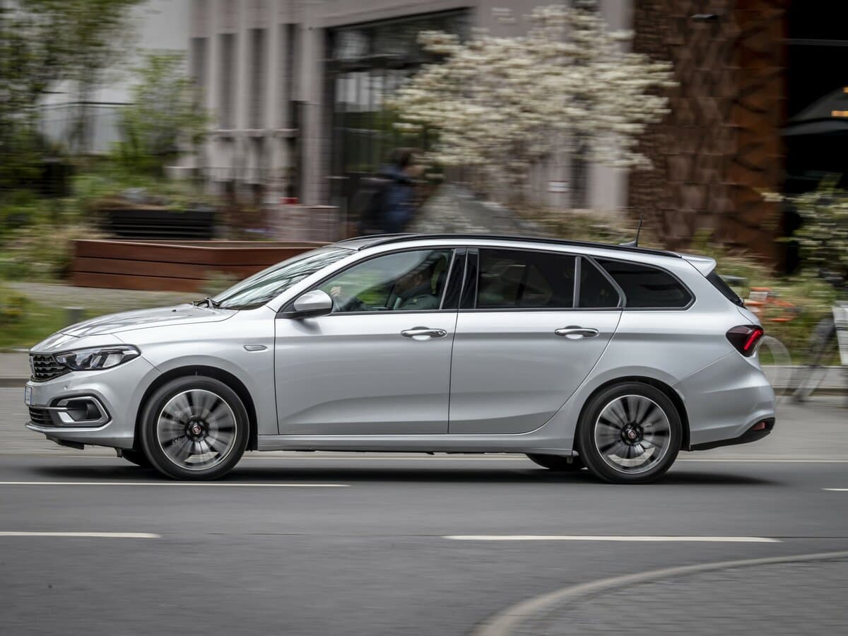 Fiat Egea I Restayling — Yandan