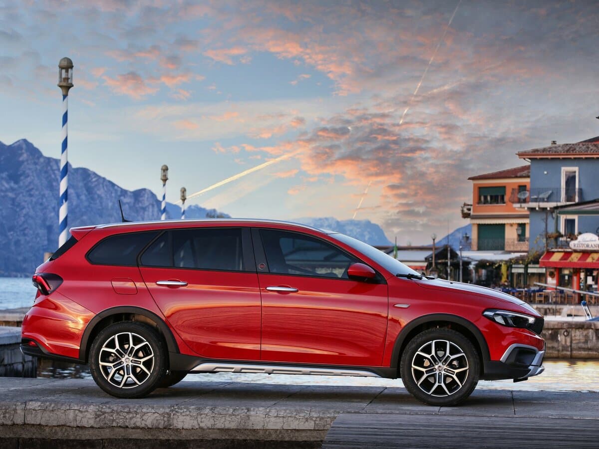 Fiat Egea I Restayling — Yandan