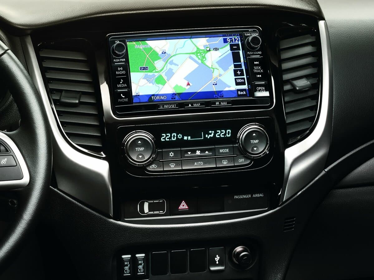 Fiat Fullback I — Salon, öndən