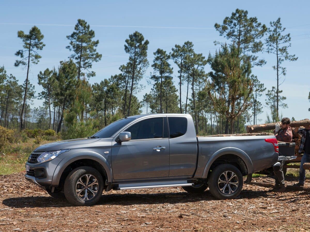 Fiat Fullback I — Yandan