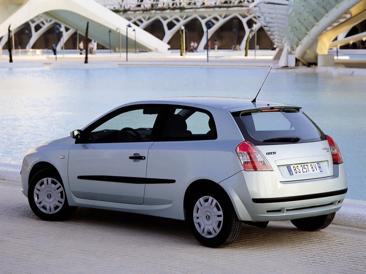 Fiat Stilo 2001 – 2007 — 3/4 arxadan