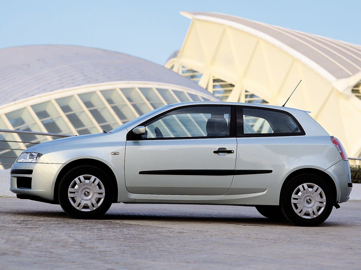 Fiat Stilo 2001 – 2007 — Yandan