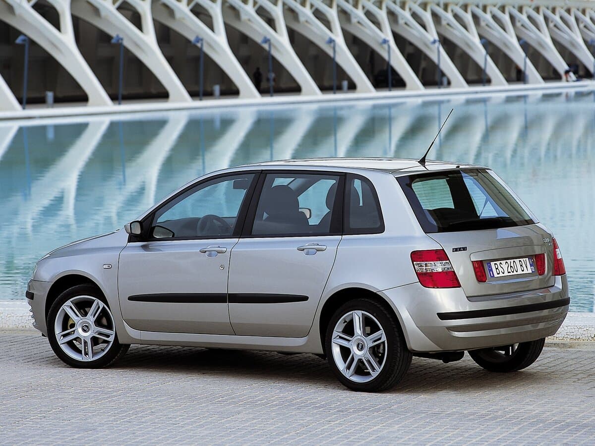 Fiat Stilo 2001 – 2007 — 3/4 arxadan