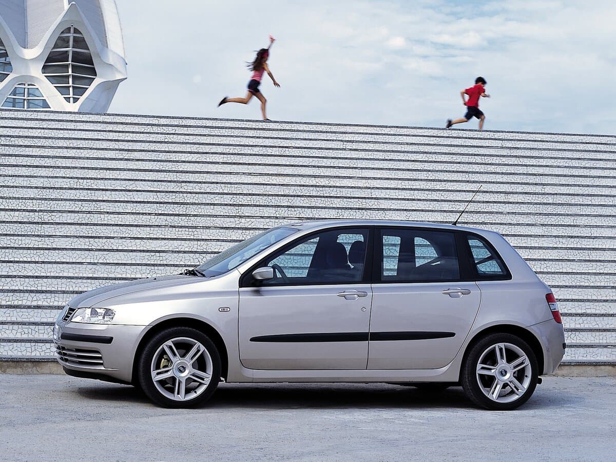 Fiat Stilo 2001 – 2007 — Yandan