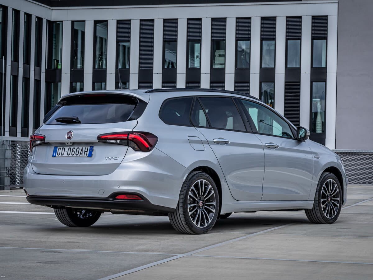 Fiat Tipo 356 Restayling — 3/4 arxadan