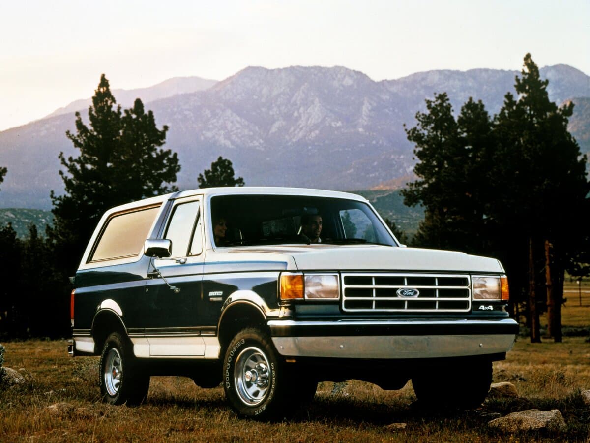 Ford Bronco IV — öndən görünüş