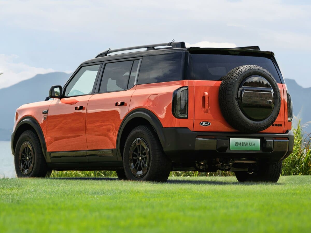 Ford Bronco Basecamp 2025 – indiyədək — 3/4 arxadan