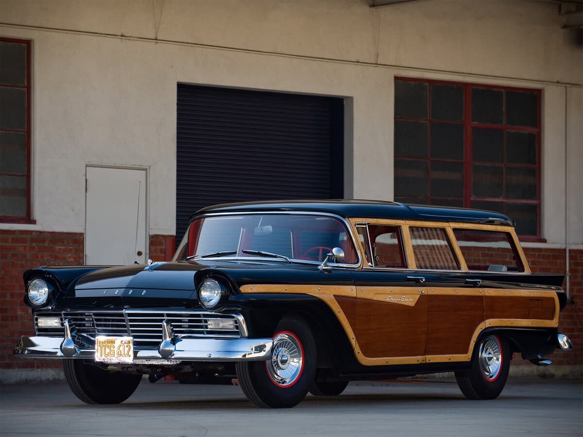 Ford Country Squire IV — Əsas şəkil