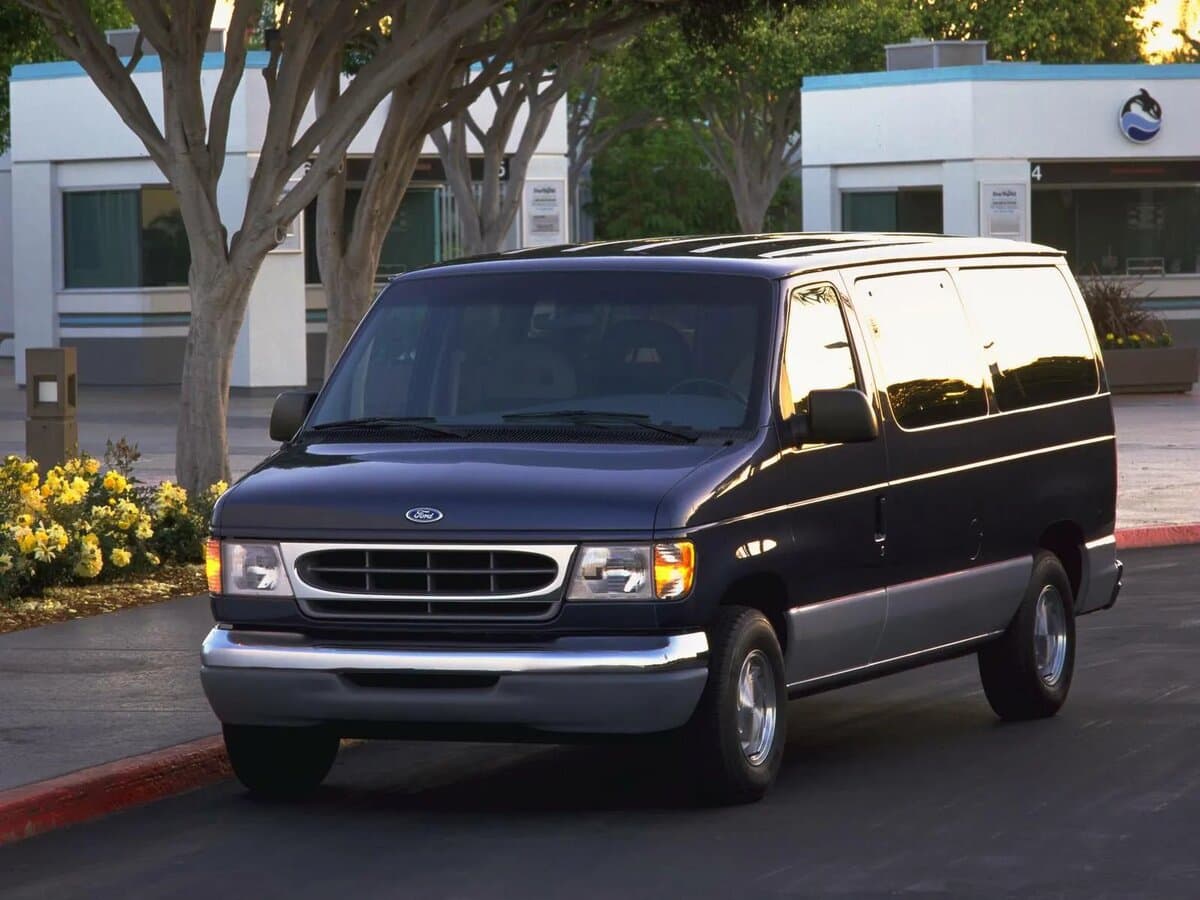 Ford Econoline IV — Öndən