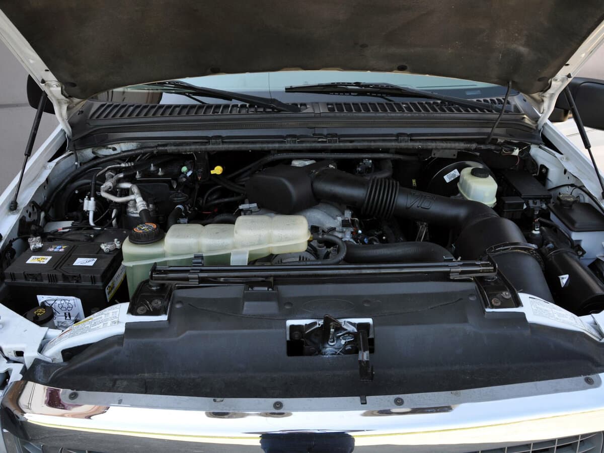 Ford Excursion 1999 – 2005 — Salon, arxadan
