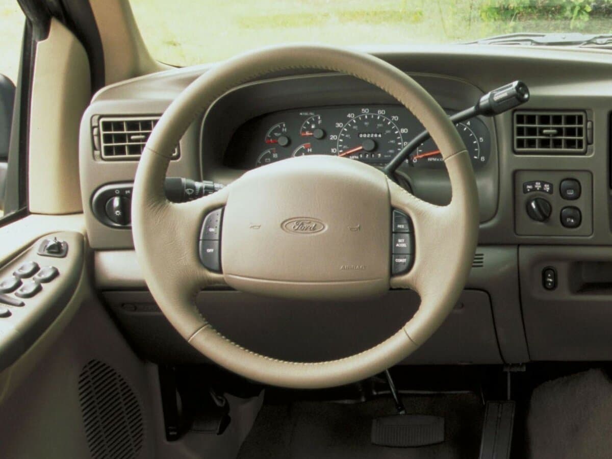 Ford Excursion 1999 – 2005 — Sükan