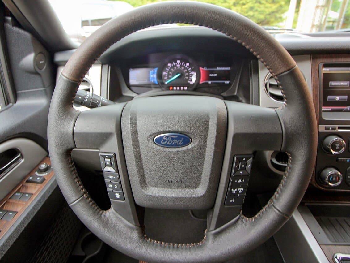 Ford Expedition III Restayling — Sükan