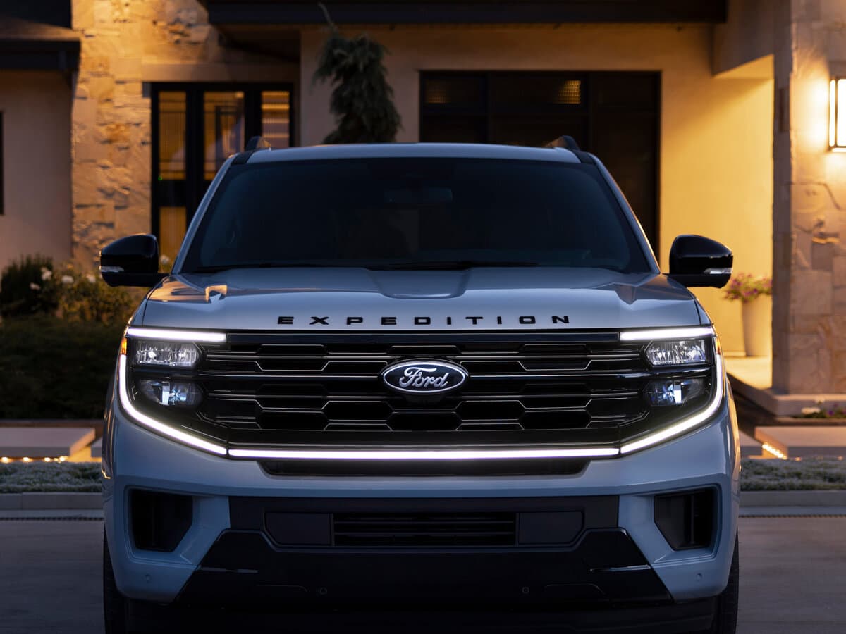 Ford Expedition V — Öndən