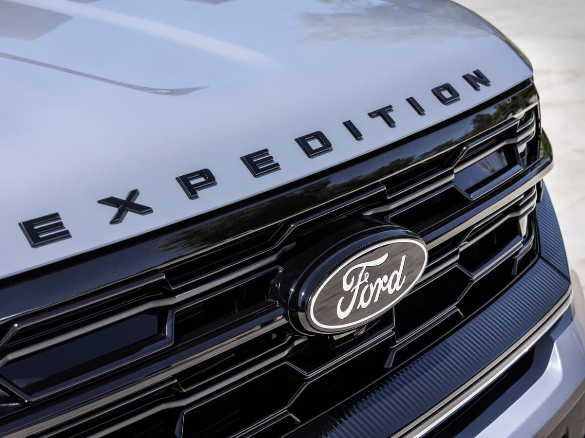 Ford Expedition V — Salon, öndən