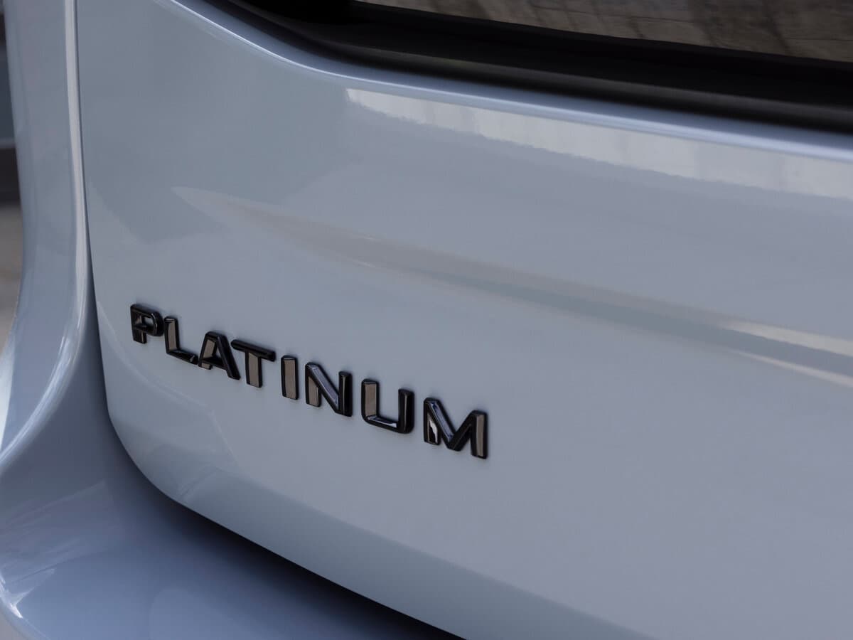 Ford Expedition V — Salon, arxadan