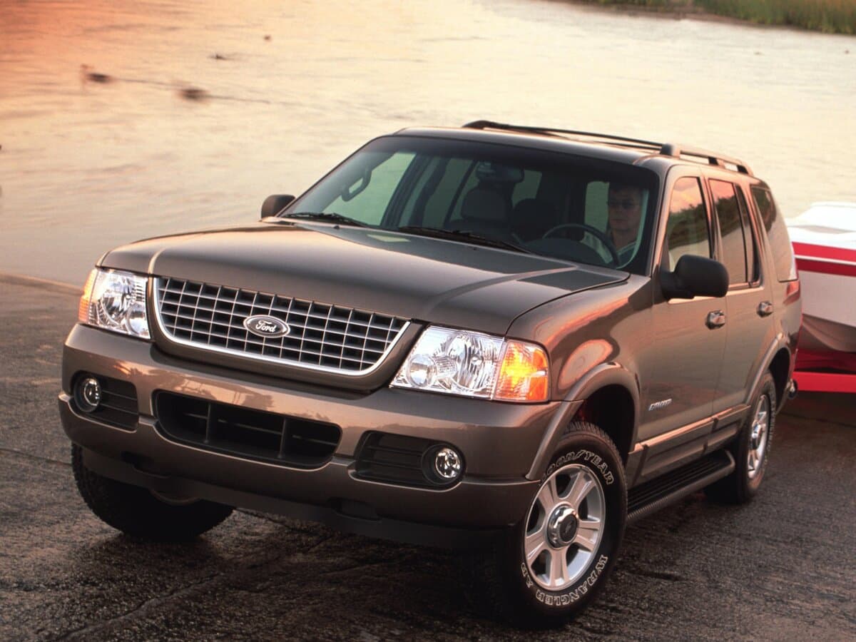 Ford Explorer III — Öndən