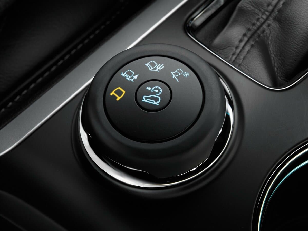 Ford Explorer V — Salon, öndən