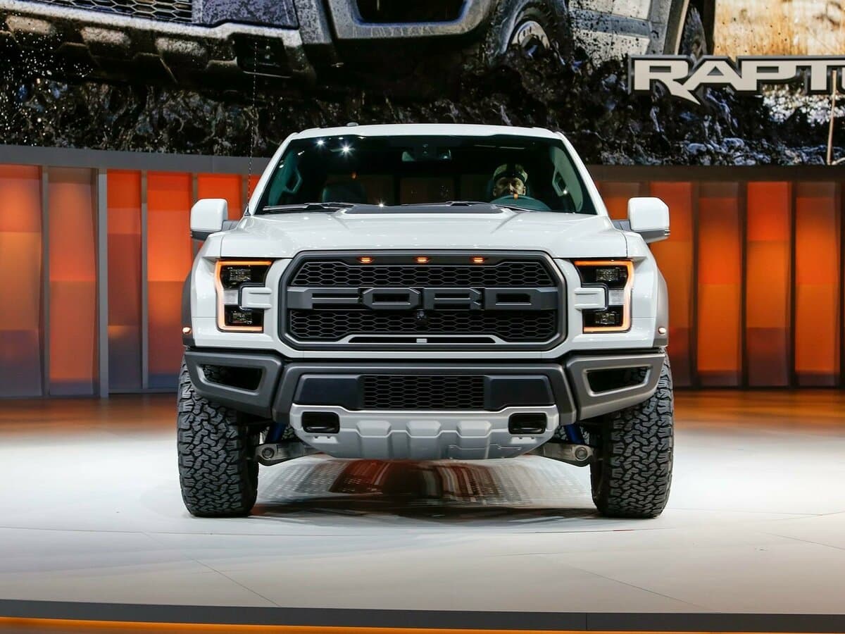 Ford F-150 XIII — Öndən