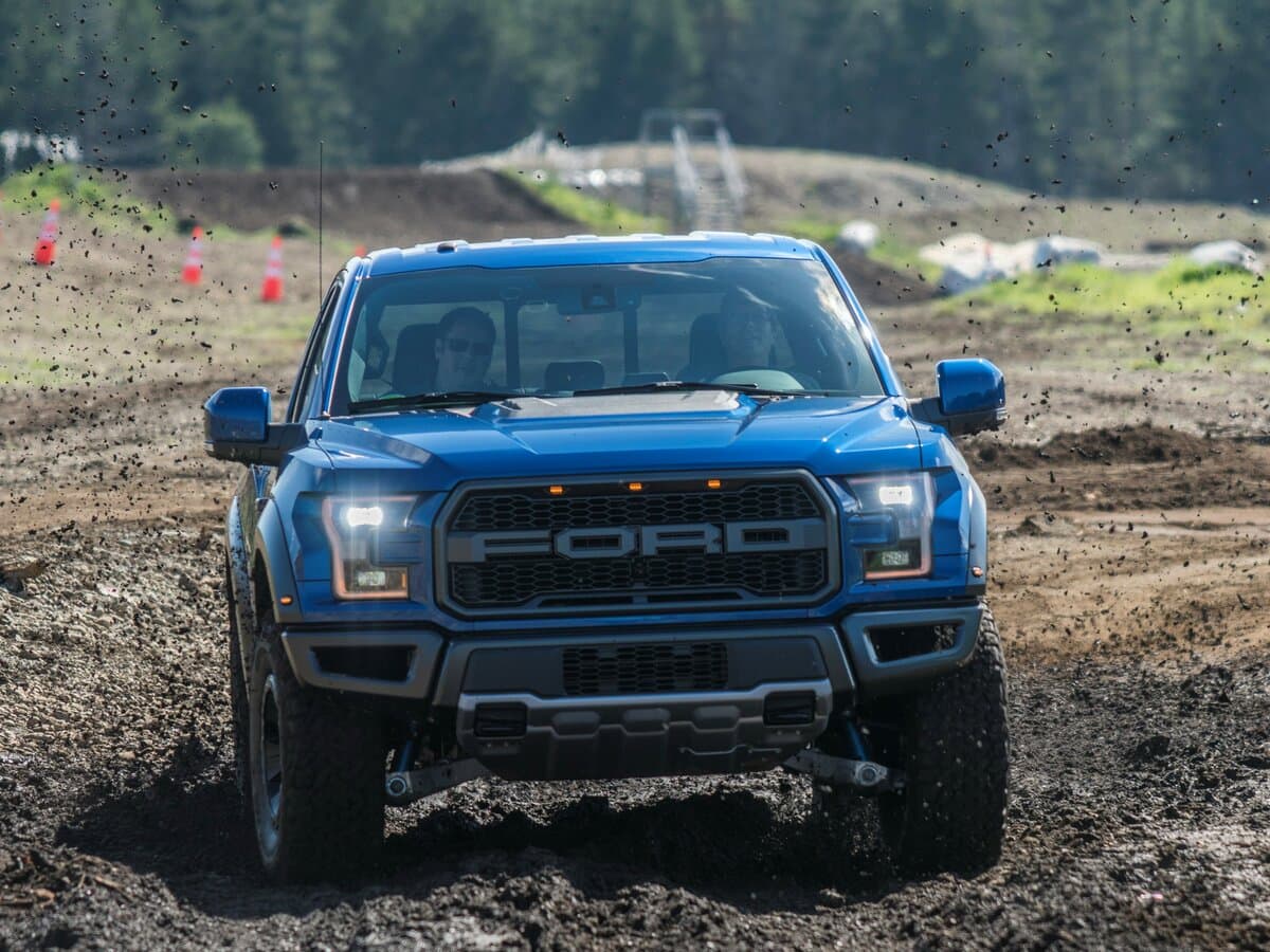 Ford F-150 XIII — Öndən