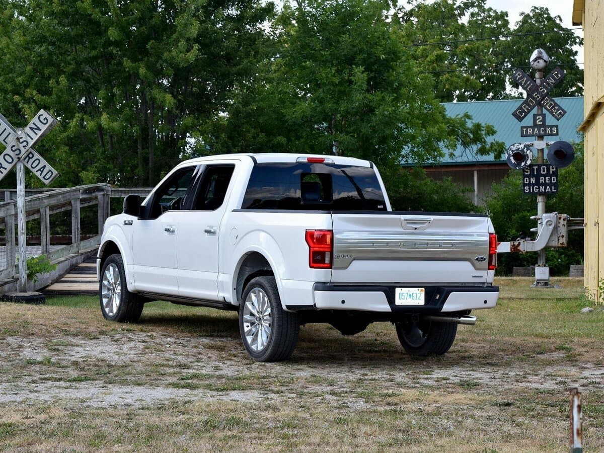Ford F-150 XIII Restayling — 3/4 arxadan