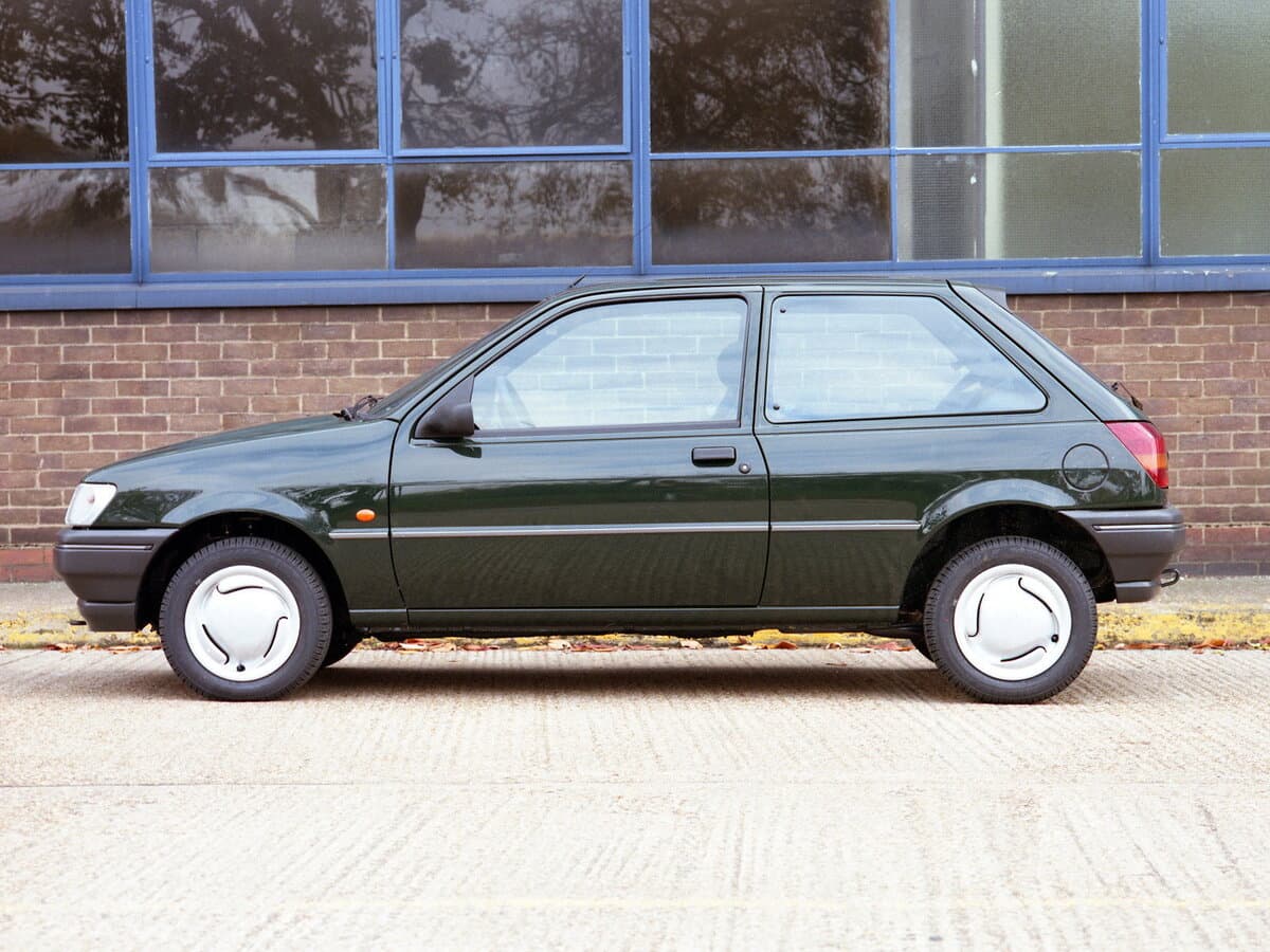 Ford Fiesta Mk3 — Yandan