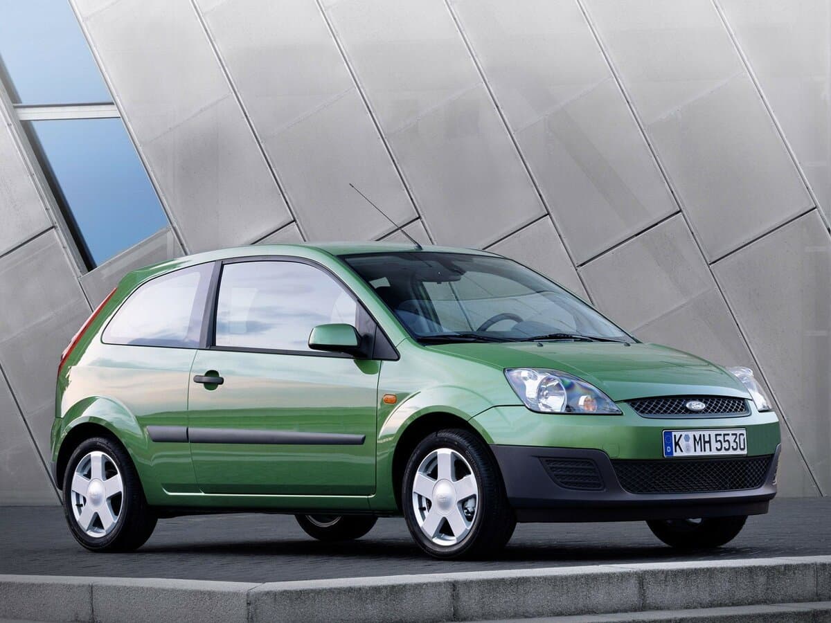 Ford Fiesta Mk5 — Yandan