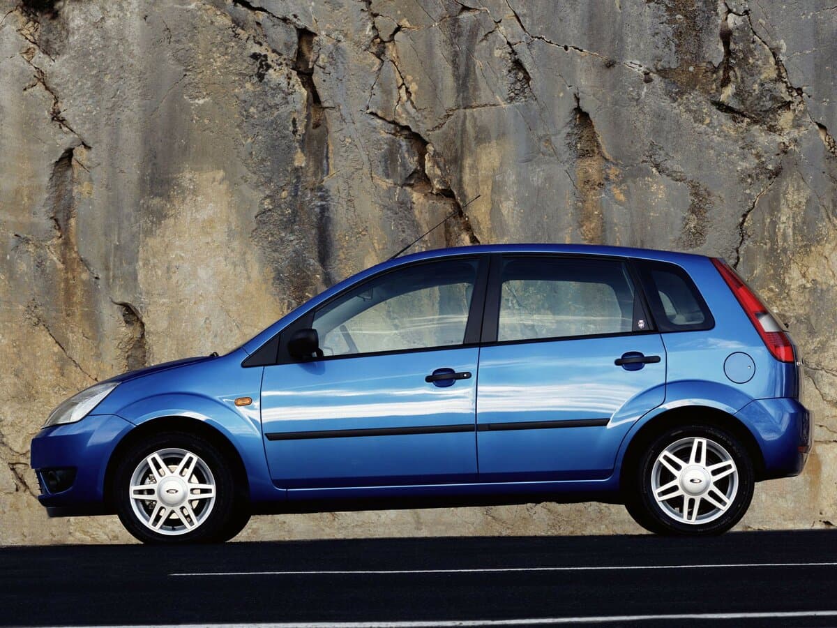 Ford Fiesta Mk5 — Yandan