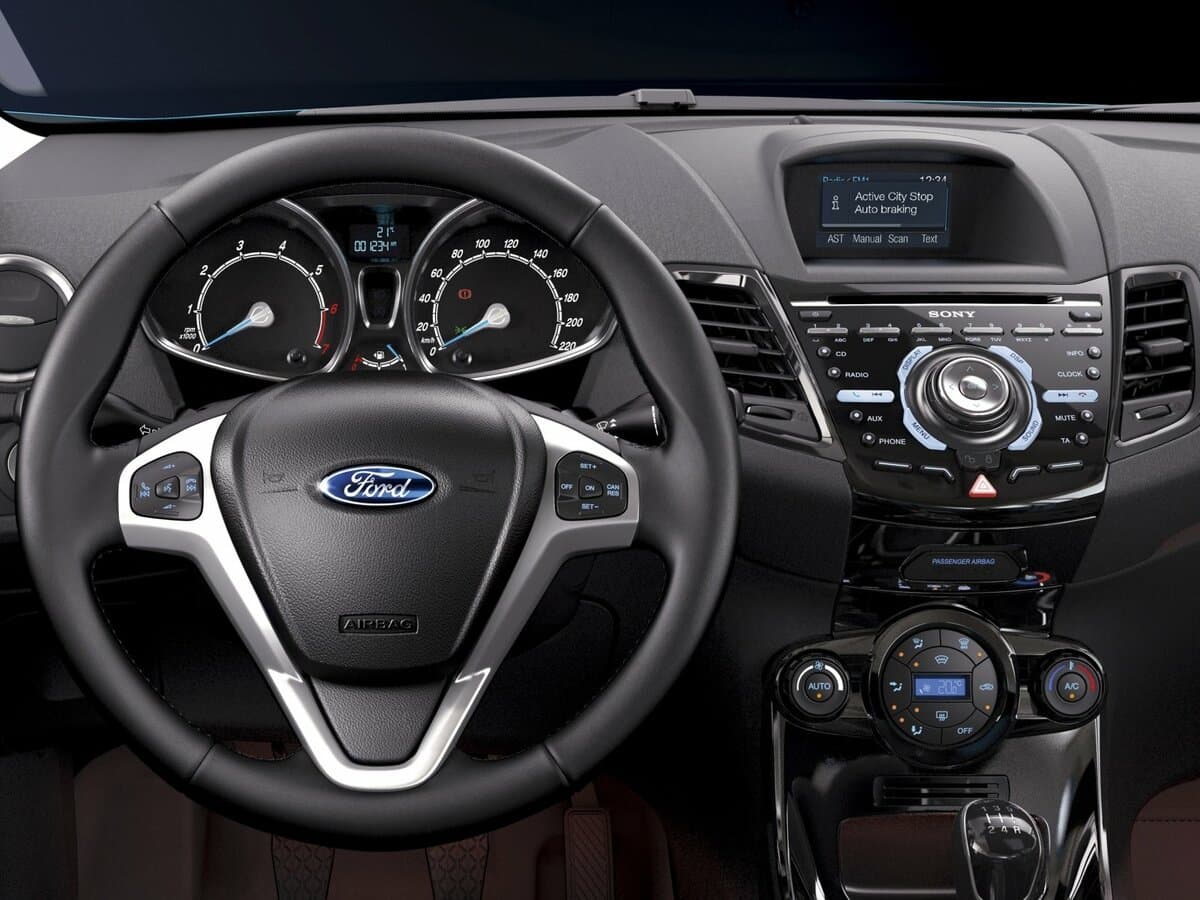 Ford Fiesta Mk6 Restayling — Sükan