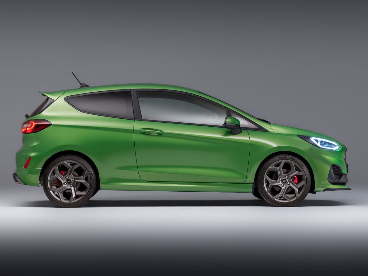 Ford Fiesta ST VII Restayling — Yandan