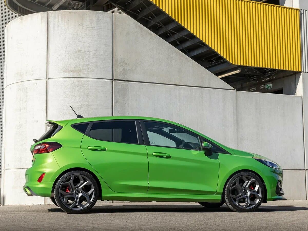 Ford Fiesta ST VII Restayling — Yandan
