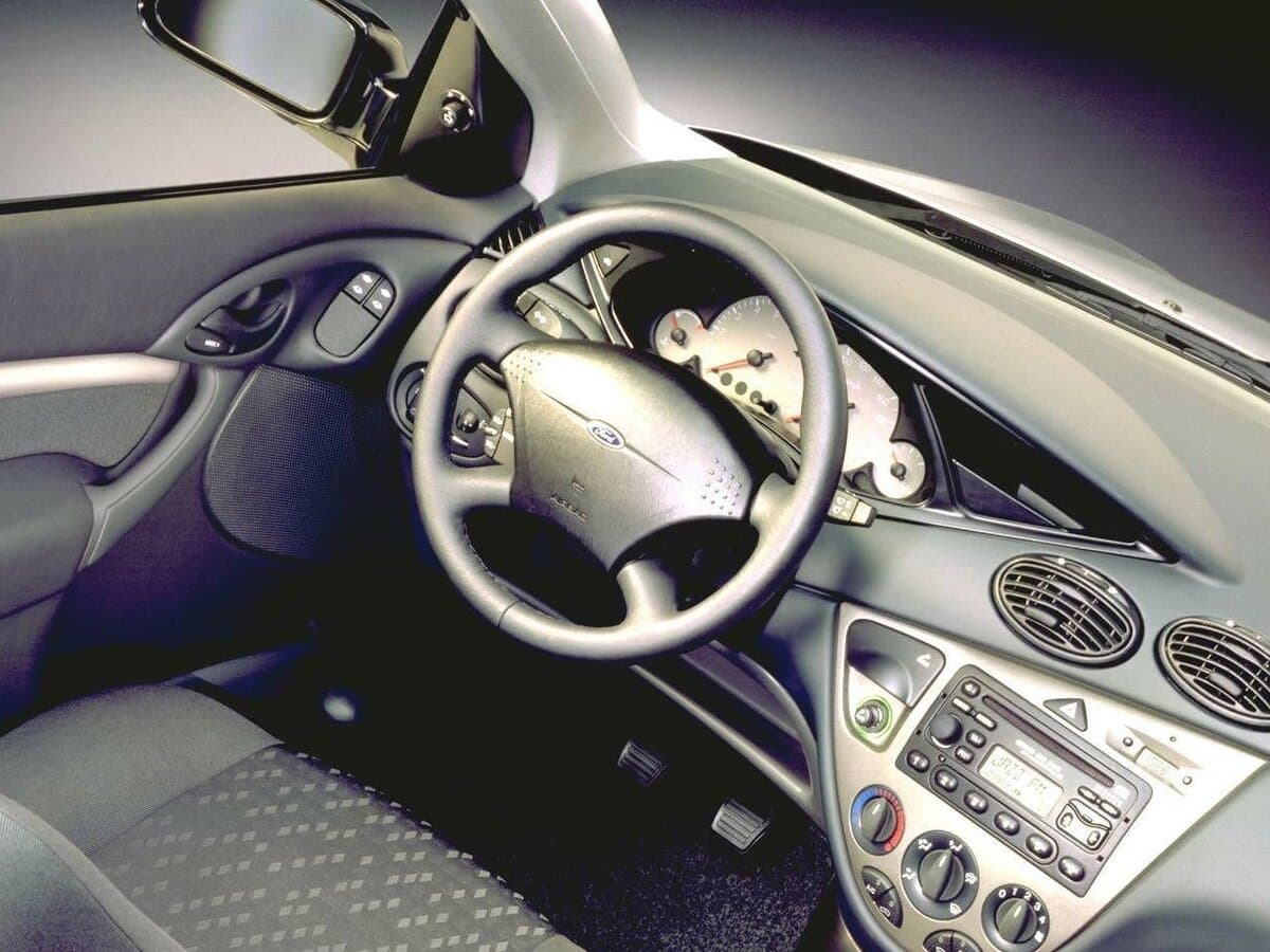 Ford Focus I — Sükan