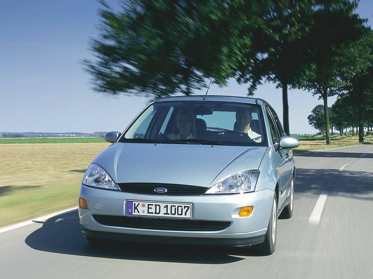 Ford Focus I — Öndən