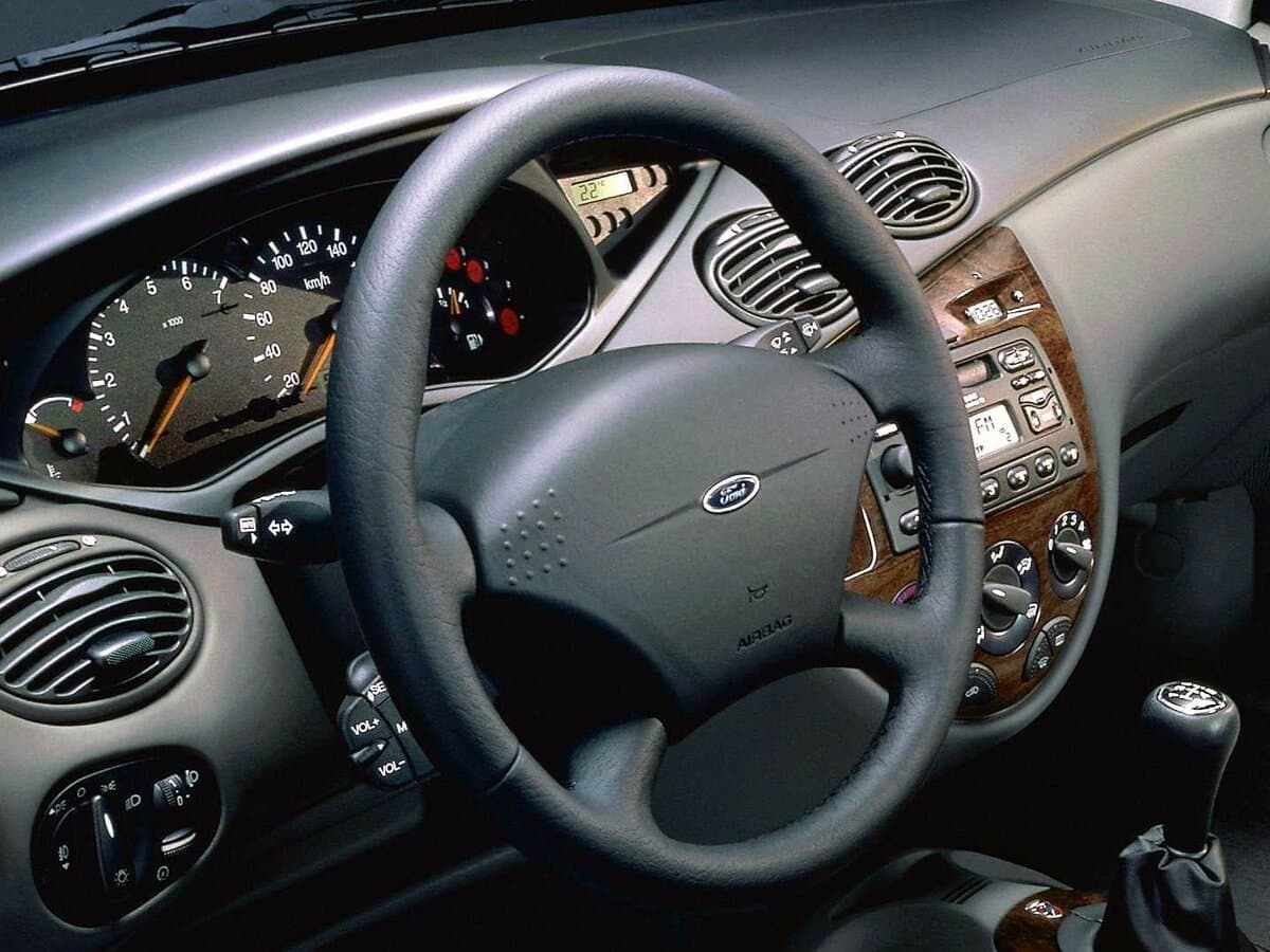 Ford Focus I — Sükan