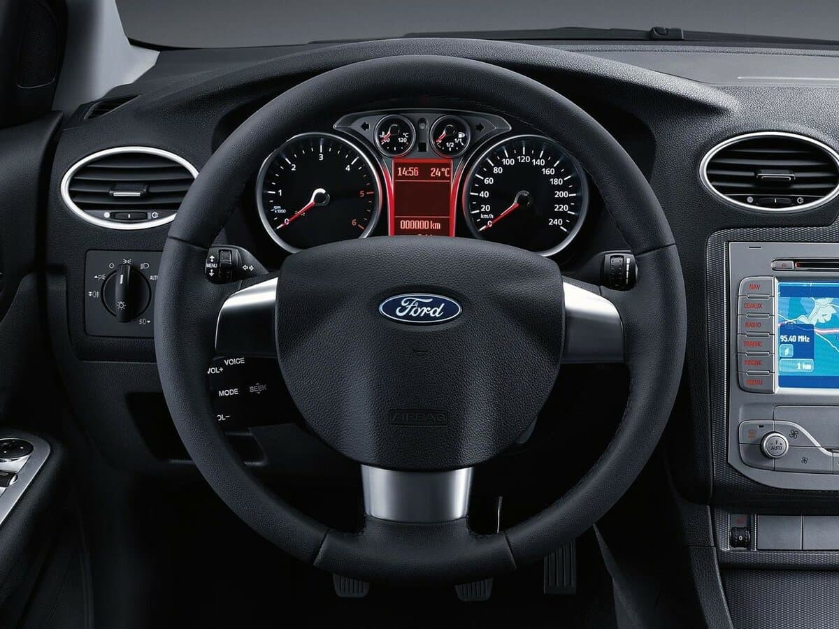 Ford Focus II Restayling — Sükan