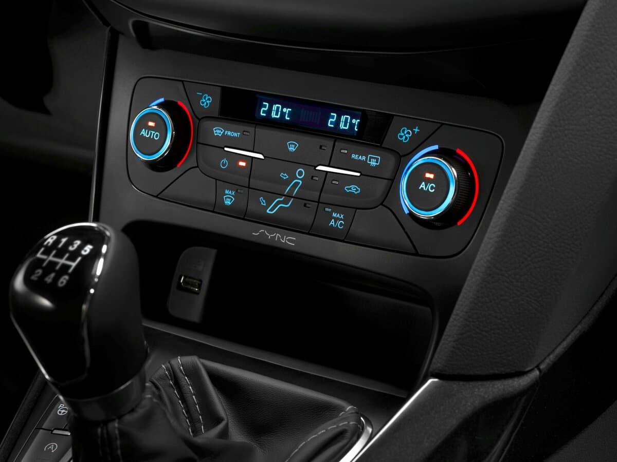 Ford Focus III Restayling — Salon, arxadan