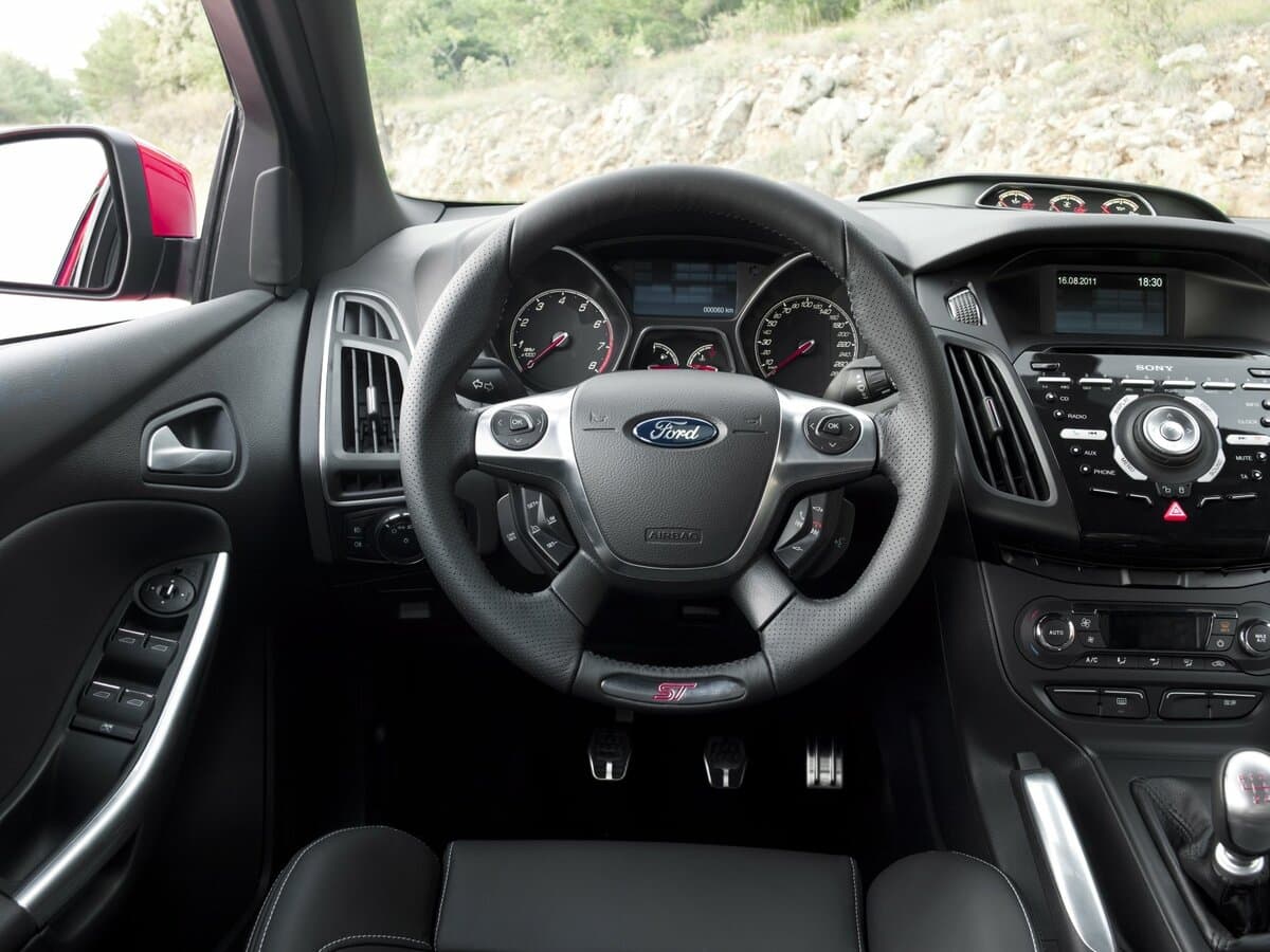 Ford Focus ST III — Sükan