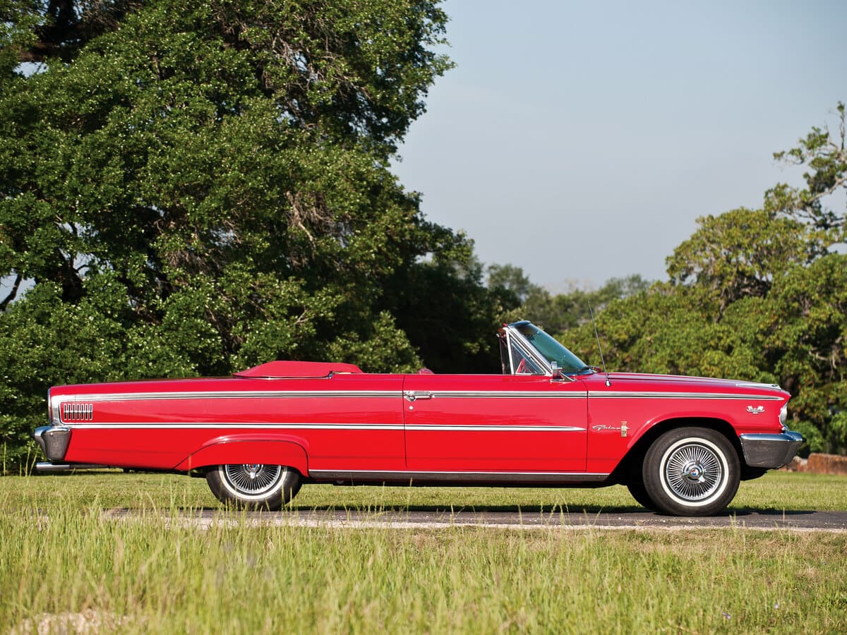 Ford Galaxie II — Yandan