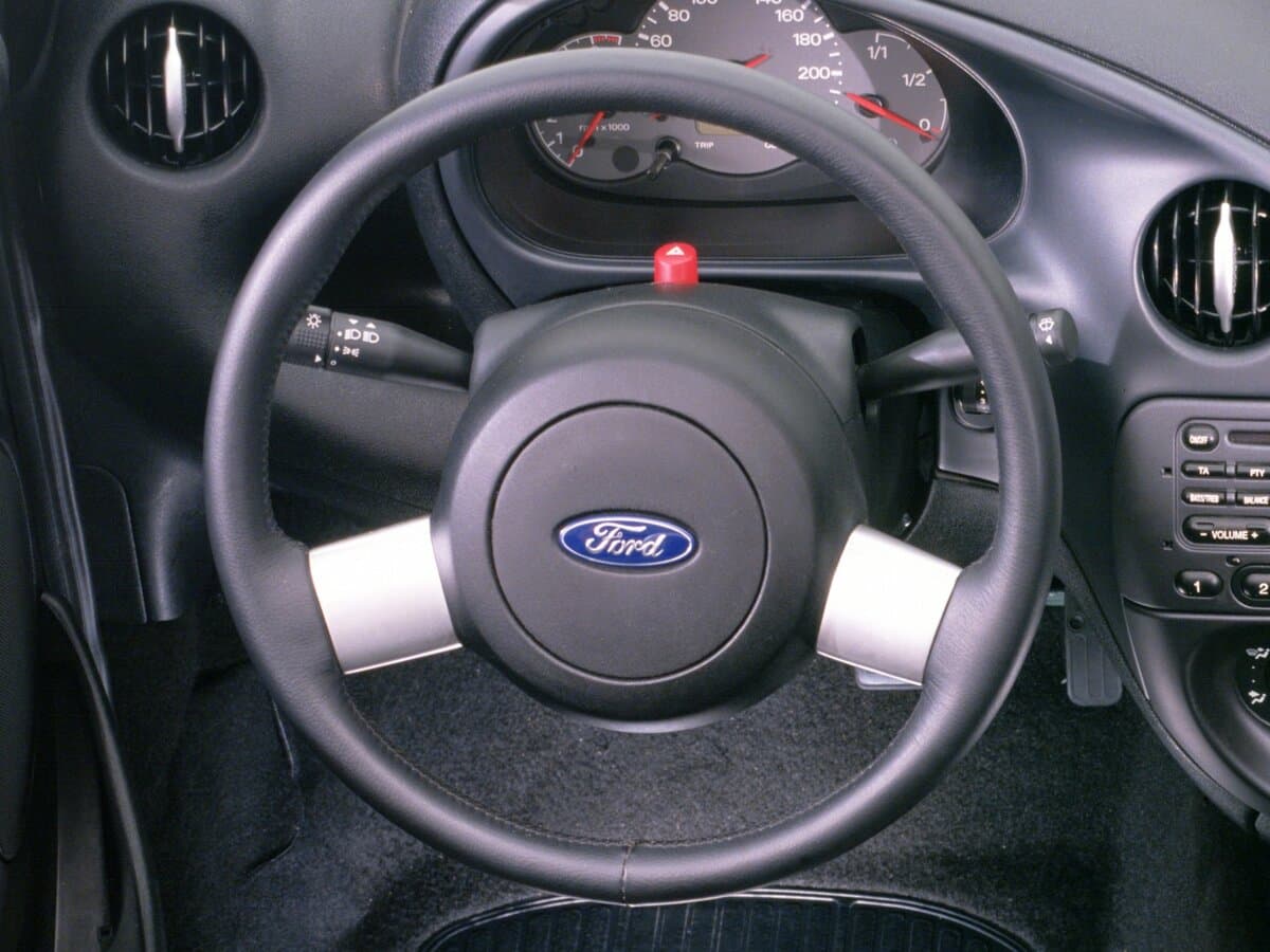Ford KA I — Sükan