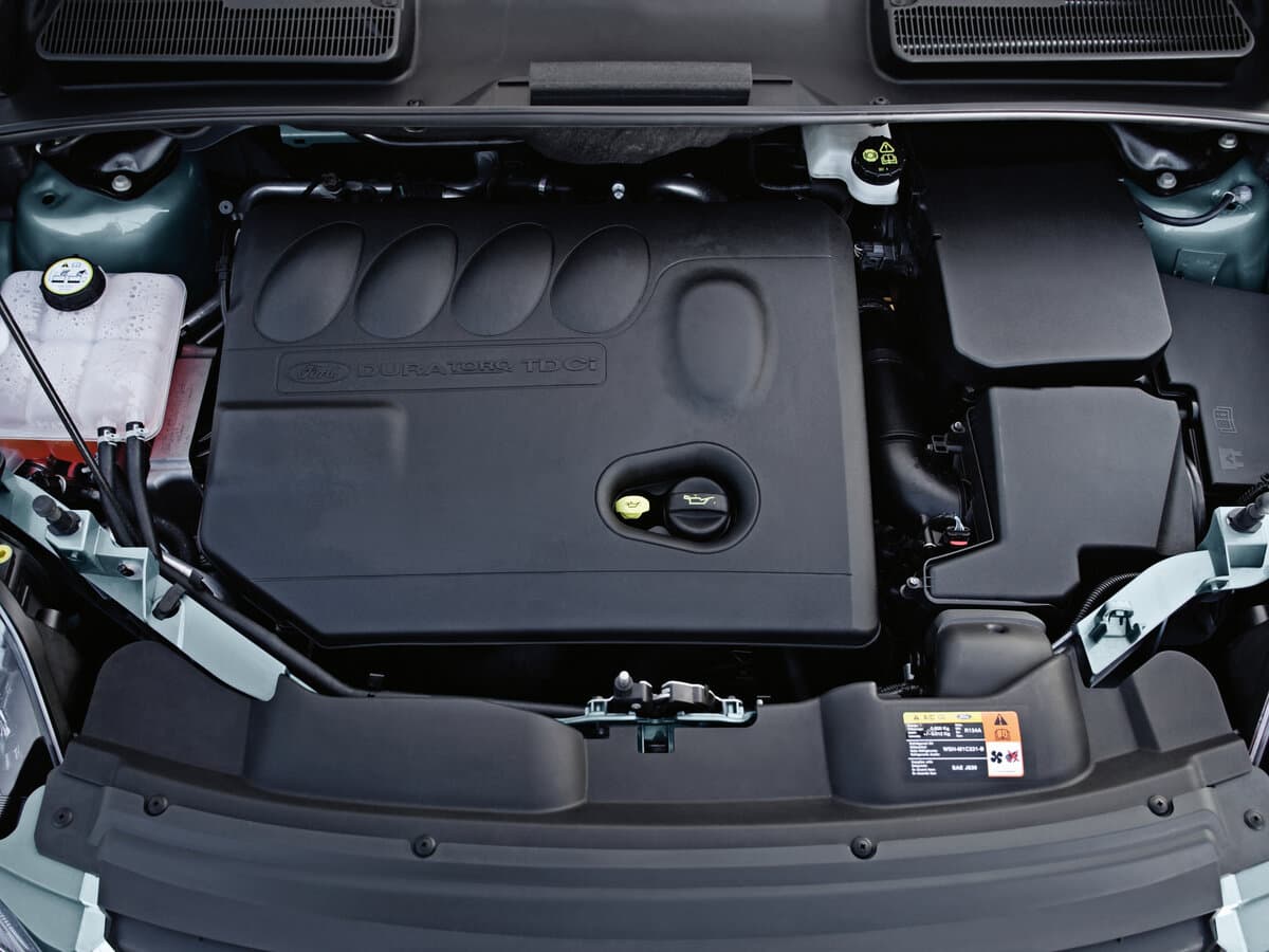 Ford Kuga I — Salon, arxadan