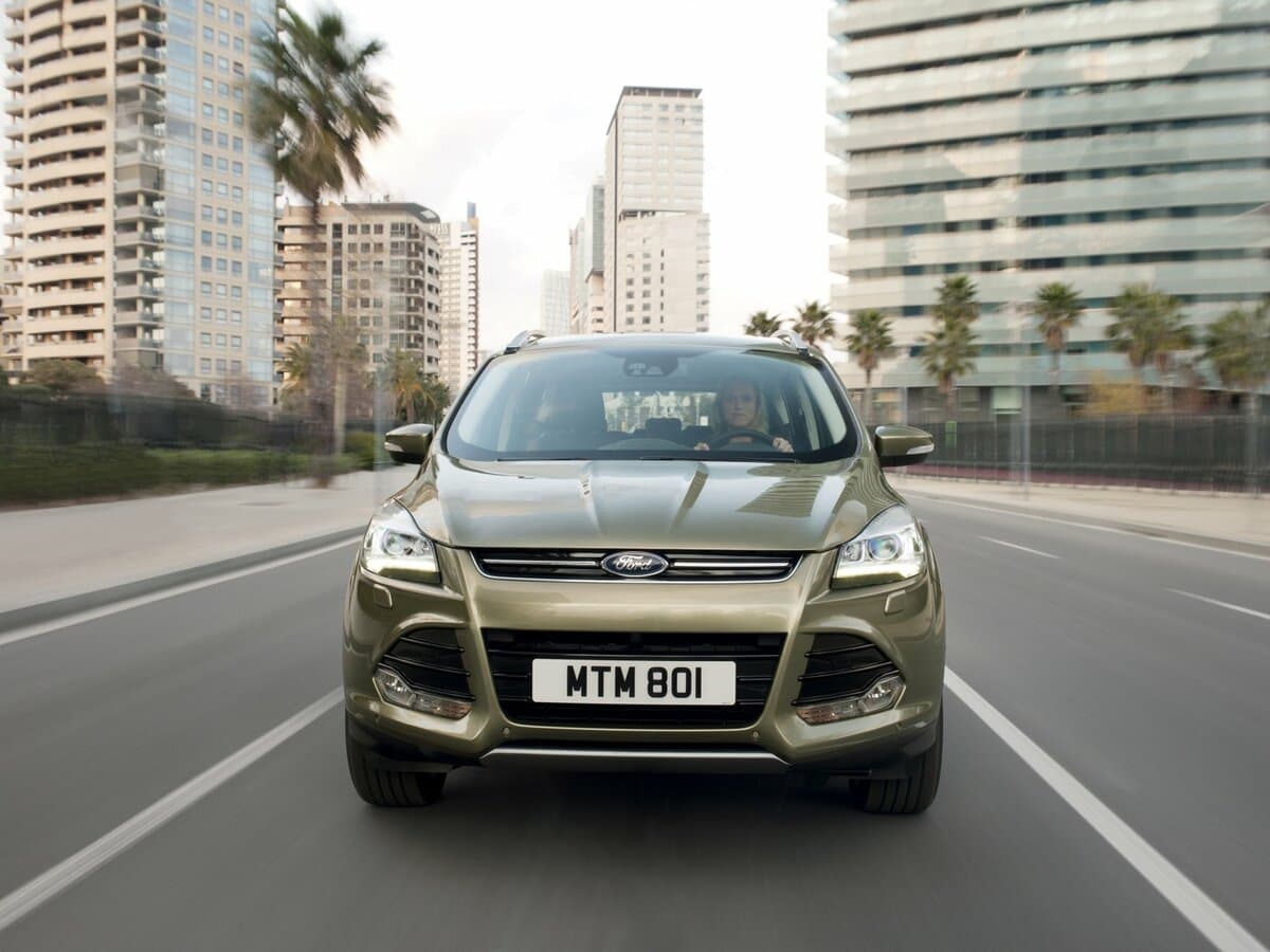 Ford Kuga II — Öndən