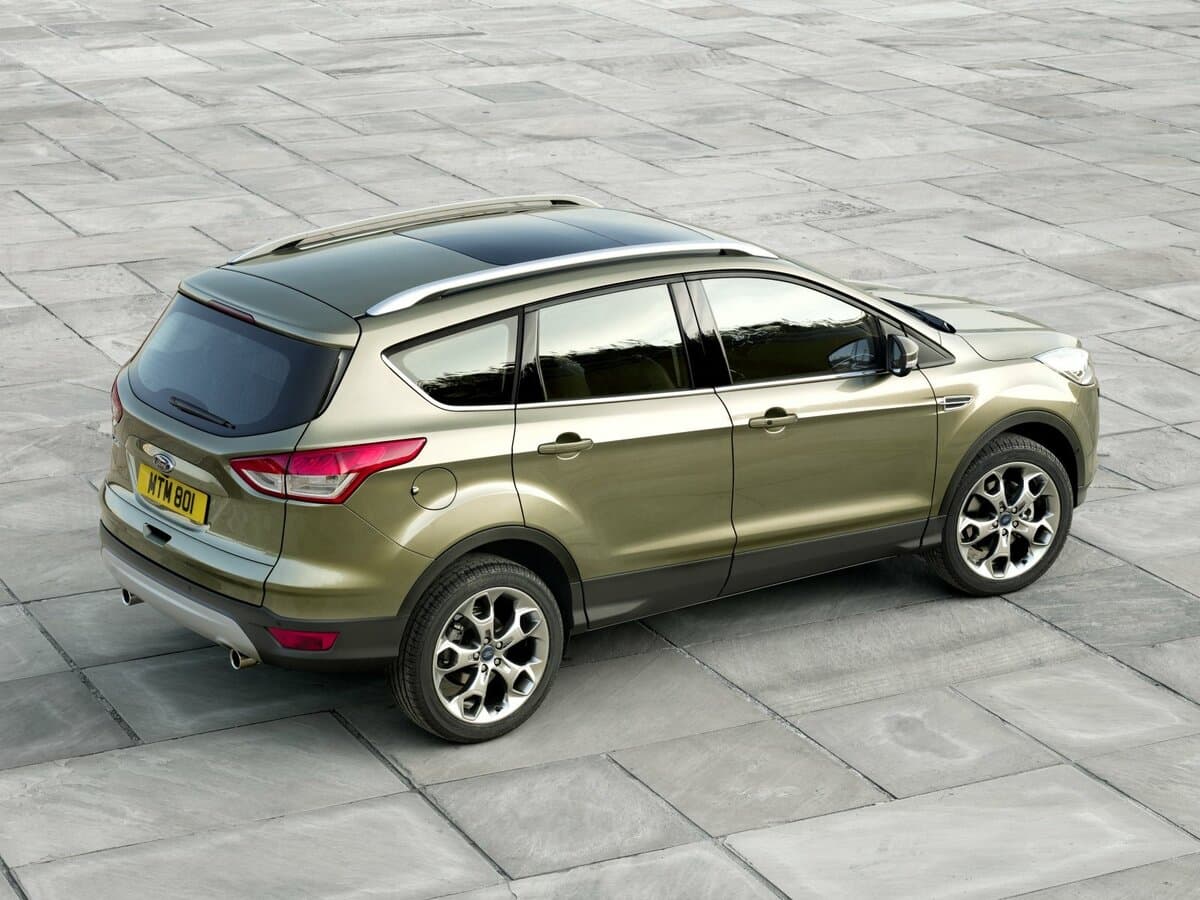 Ford Kuga II — 3/4 arxadan