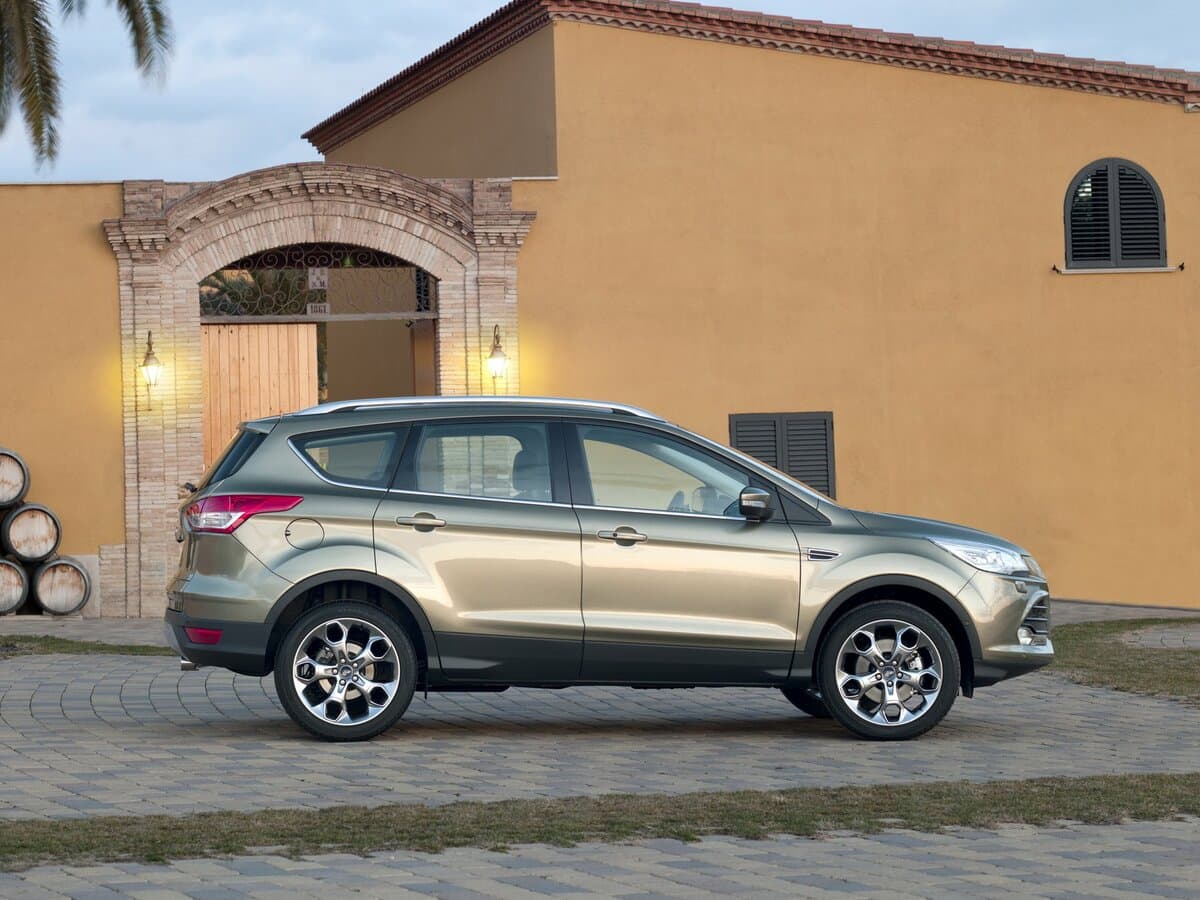 Ford Kuga II — Yandan