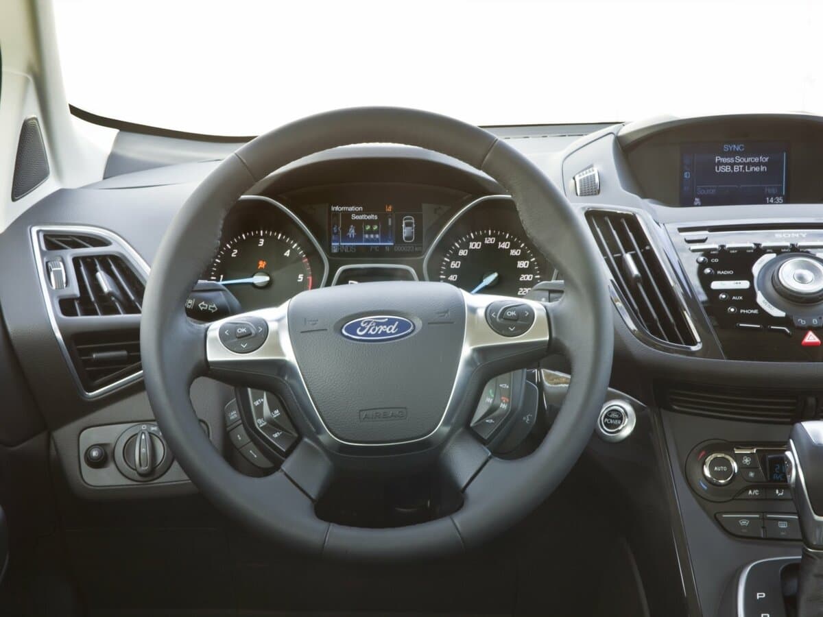 Ford Kuga II — Sükan