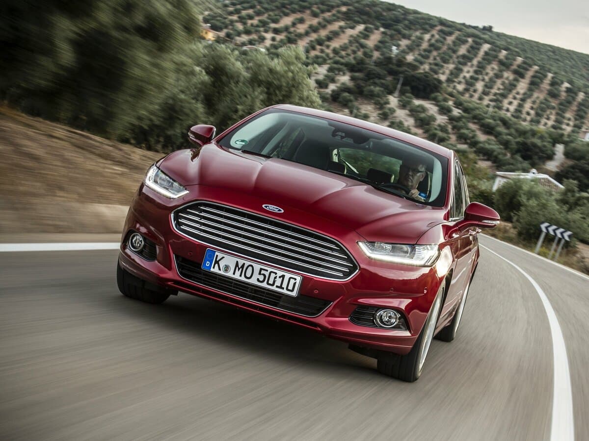 Ford Mondeo V — Öndən