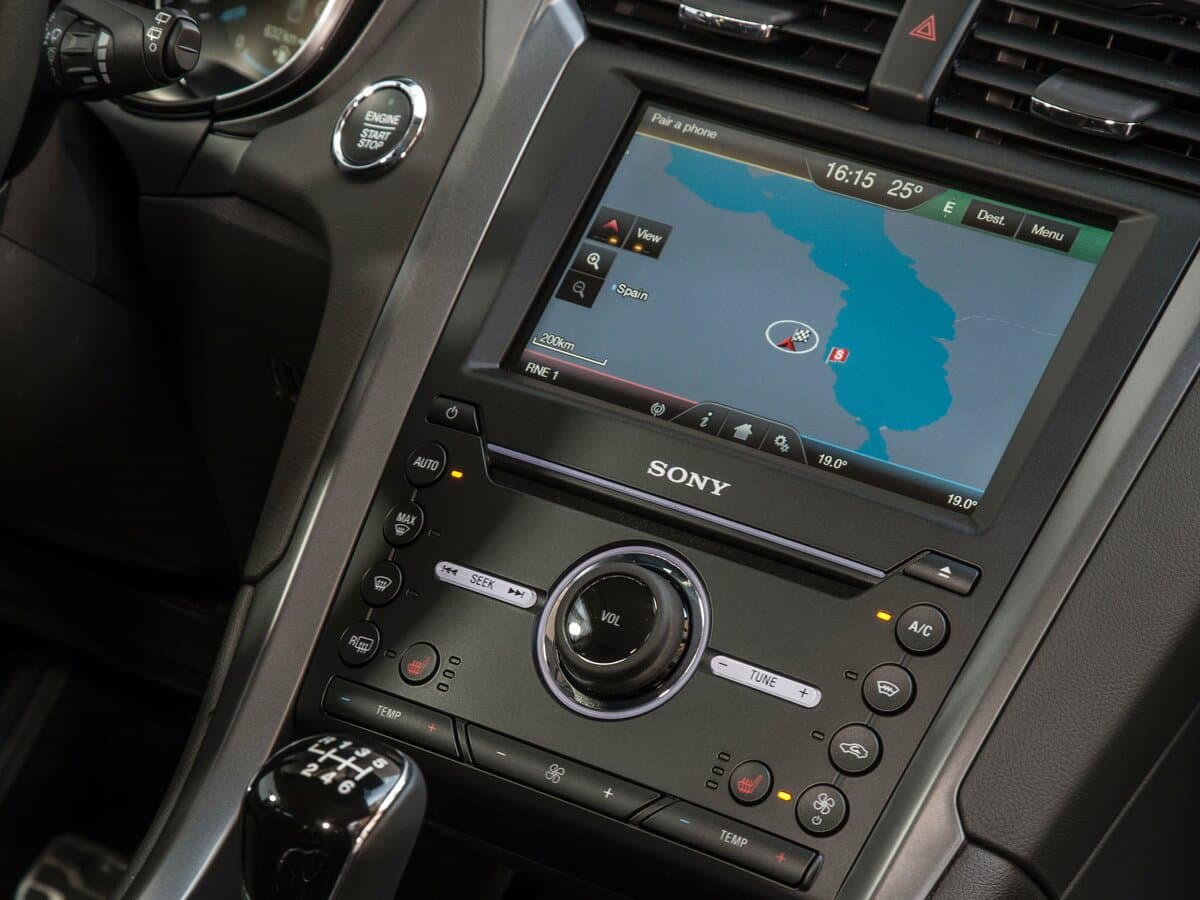 Ford Mondeo V — Salon, öndən