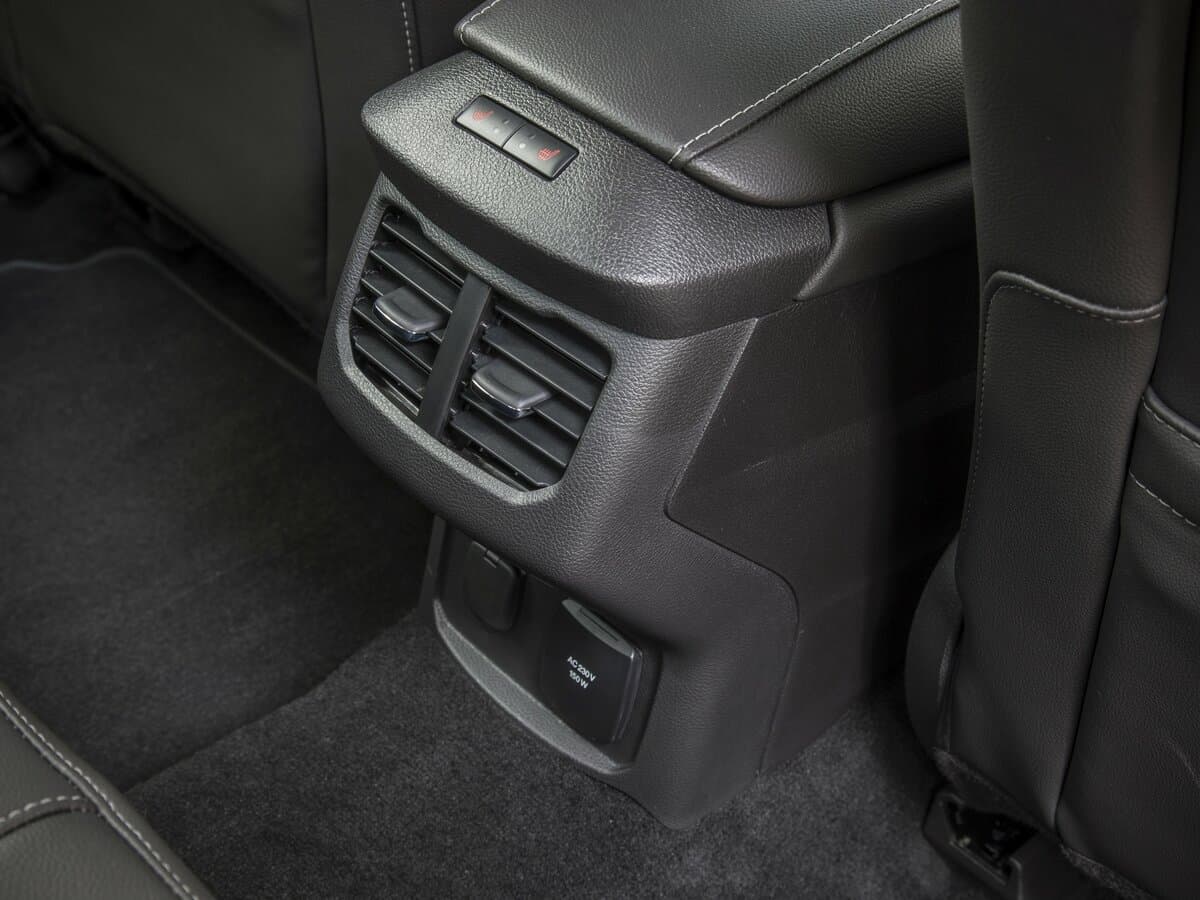 Ford Mondeo V — Salon, arxadan